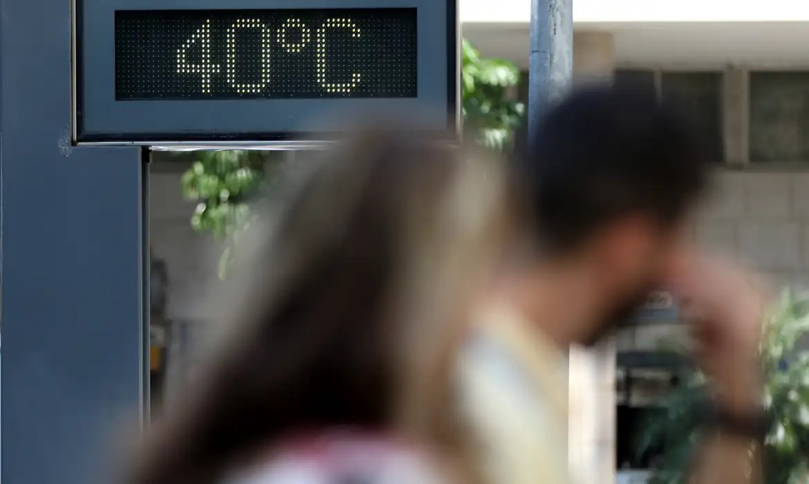 Calor: termômetros podem alcançar os 40 graus neste domingo