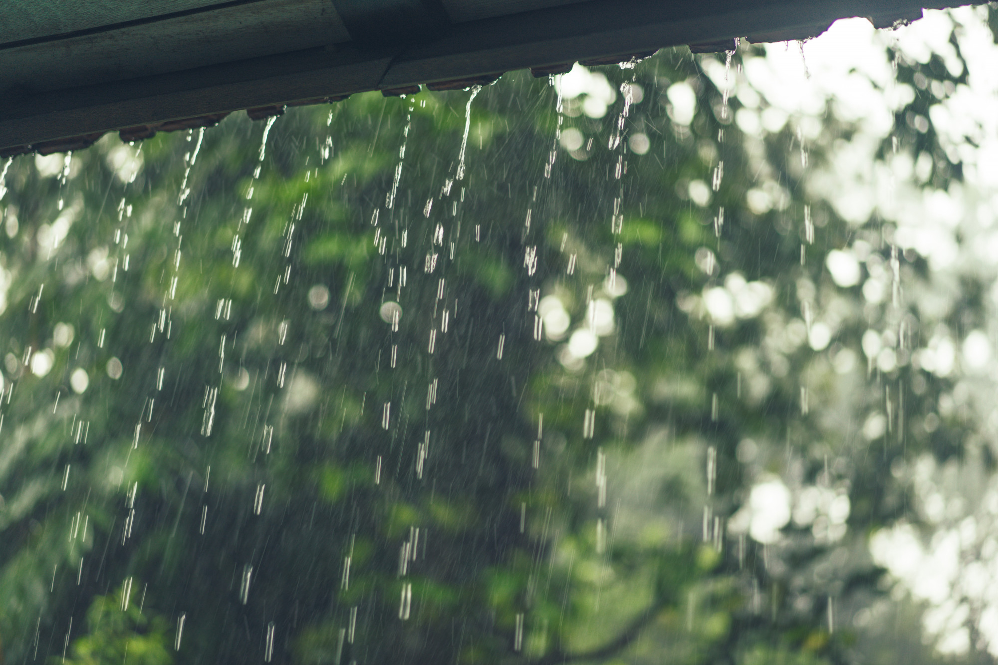 Verão começa com instabilidade e chuva forte por todo o país