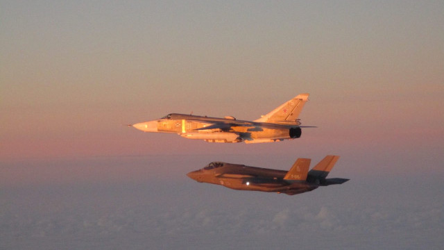 Caças da Otan perseguem 3 aviões russos no Mar Báltico; veja as imagens