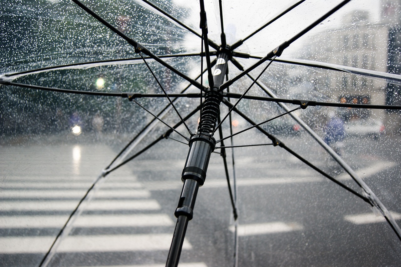 Pancadas de chuva e tempo abafado: veja previsão para hoje