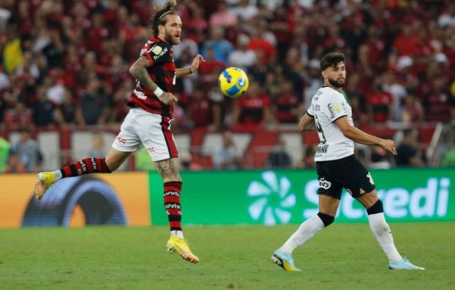 Mirando a liderança do Brasileiro, Flamengo enfrenta Corinthians